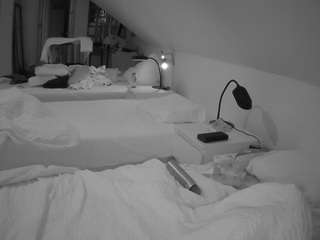 voyeurcam-julmodels-bed-3