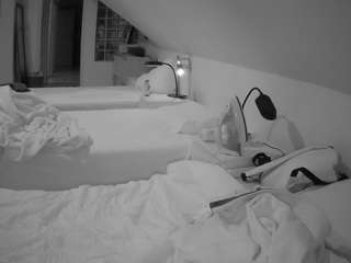 voyeurcam-julmodels-bed-3