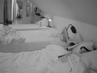 voyeurcam-julmodels-bed-3