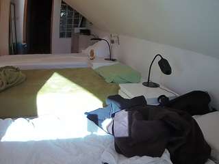 voyeurcam-julmodels-bed-3 webcam