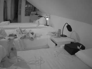 voyeurcam-julmodels-bed-3