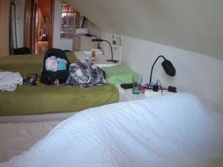 voyeurcam-julmodels-bed-3