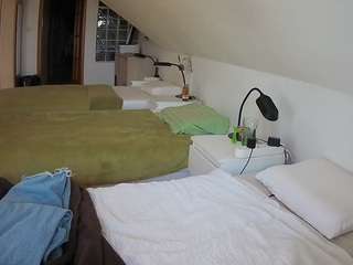 voyeurcam-julmodels-bed-3