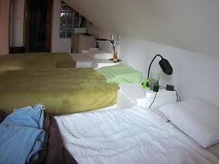 voyeurcam-julmodels-bed-3