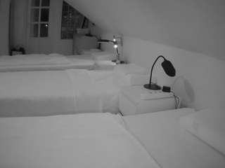 voyeurcam-julmodels-bed-3 webcam