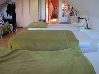 voyeurcam-julmodels-bed-3
