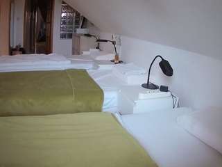 voyeurcam-julmodels-bed-3 webcam