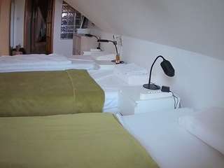 voyeurcam-julmodels-bed-3 webcam