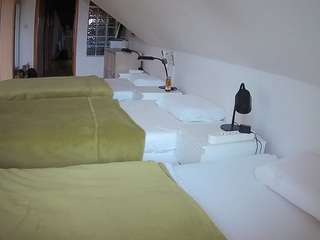 voyeurcam-julmodels-bed-3 webcam
