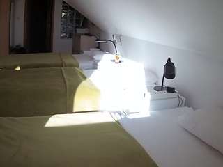 voyeurcam-julmodels-bed-3