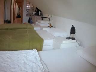 Dieses Model ist jetzt live. voyeurcam-julmodels-bed-3