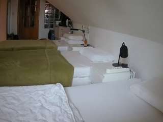 이 모델은 현재 라이브 중입니다. voyeurcam-julmodels-bed-3