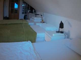 이 모델은 현재 라이브 중입니다. voyeurcam-julmodels-bed-3