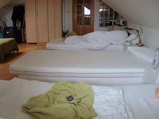 Dieses Model ist jetzt live. voyeurcam-julmodels-bed-3