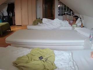 โมเดลนี้กำลังถ่ายทอดสดอยู่. voyeurcam-julmodels-bed-3
