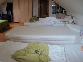 voyeurcam-julmodels-bed-3