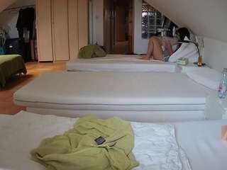 이 모델은 현재 라이브 중입니다. voyeurcam-julmodels-bed-3