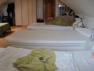 voyeurcam-julmodels-bed-3