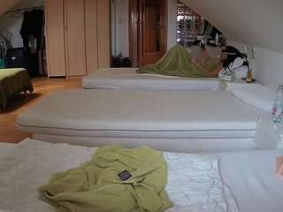 Mẫu này đang trực tiếp. voyeurcam-julmodels-bed-3