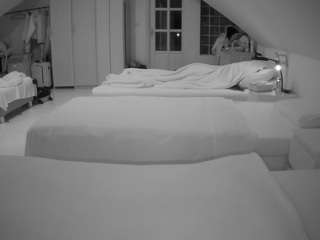 voyeurcam-julmodels-bed-3