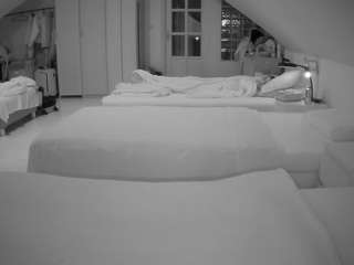voyeurcam-julmodels-bed-3