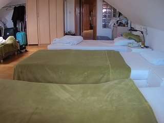 voyeurcam-julmodels-bed-3