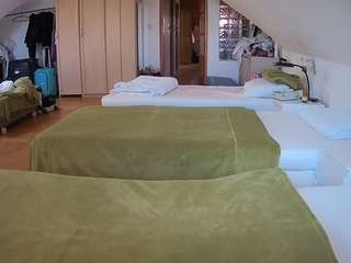 voyeurcam-julmodels-bed-3