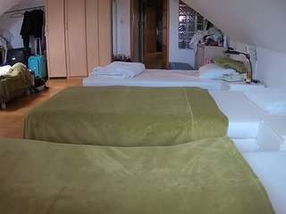 voyeurcam-julmodels-bed-3