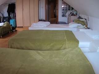 voyeurcam-julmodels-bed-3