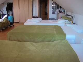 voyeurcam-julmodels-bed-3