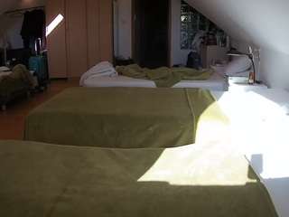 voyeurcam-julmodels-bed-3