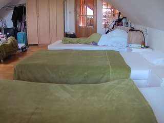 voyeurcam-julmodels-bed-3