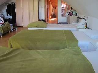 voyeurcam-julmodels-bed-3