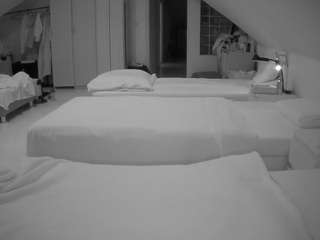 voyeurcam-julmodels-bed-3