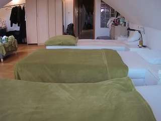 voyeurcam-julmodels-bed-3