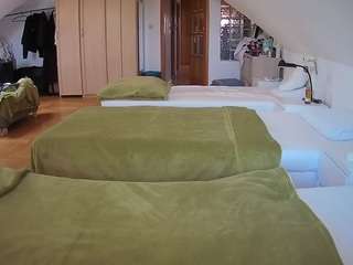 voyeurcam-julmodels-bed-3