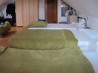 voyeurcam-julmodels-bed-3