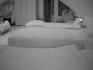 voyeurcam-julmodels-bed-3