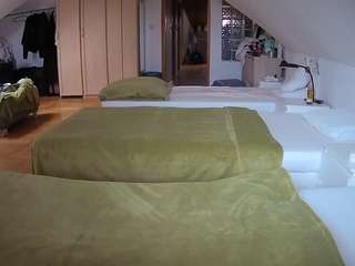 voyeurcam-julmodels-bed-3