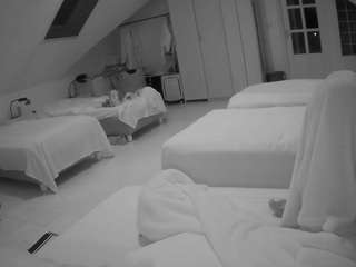 voyeurcam-julmodels-bed-3