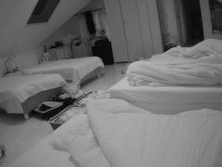 voyeurcam-julmodels-bed-3