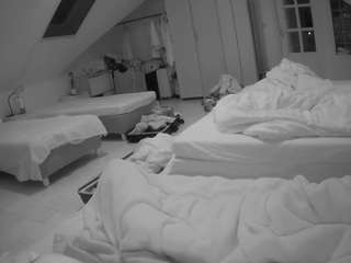 voyeurcam-julmodels-bed-3