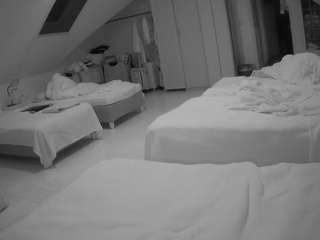 voyeurcam-julmodels-bed-3