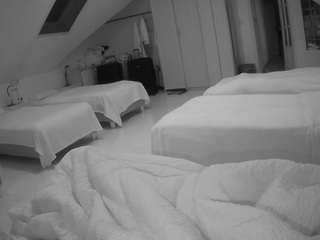voyeurcam-julmodels-bed-3
