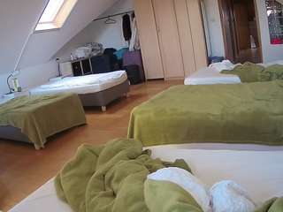 voyeurcam-julmodels-bed-3