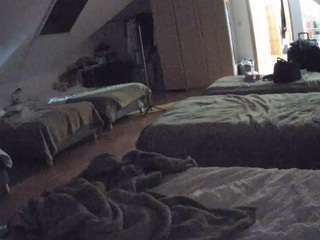 voyeurcam-julmodels-bed-3