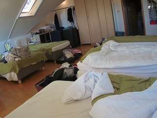 voyeurcam-julmodels-bed-3