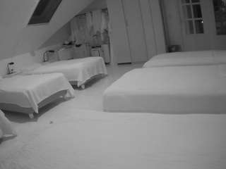 voyeurcam-julmodels-bed-3