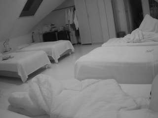 voyeurcam-julmodels-bed-3