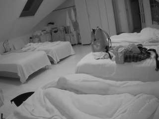 voyeurcam-julmodels-bed-3